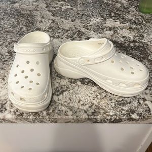 size 7 womens crocs bae clog
